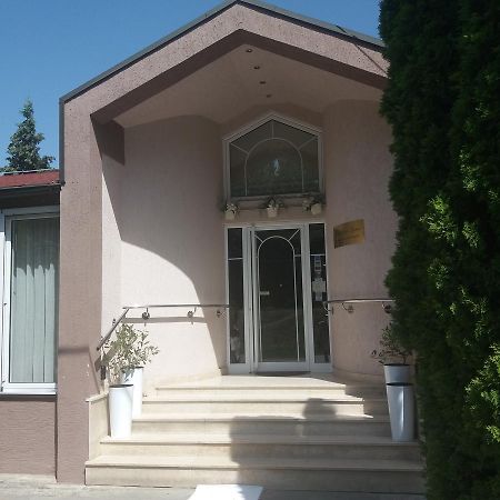 B&B Vila Bela Ruza Sremska Mitrovica Luaran gambar