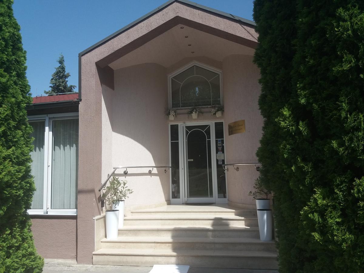 B&B Vila Bela Ruza Sremska Mitrovica Luaran gambar