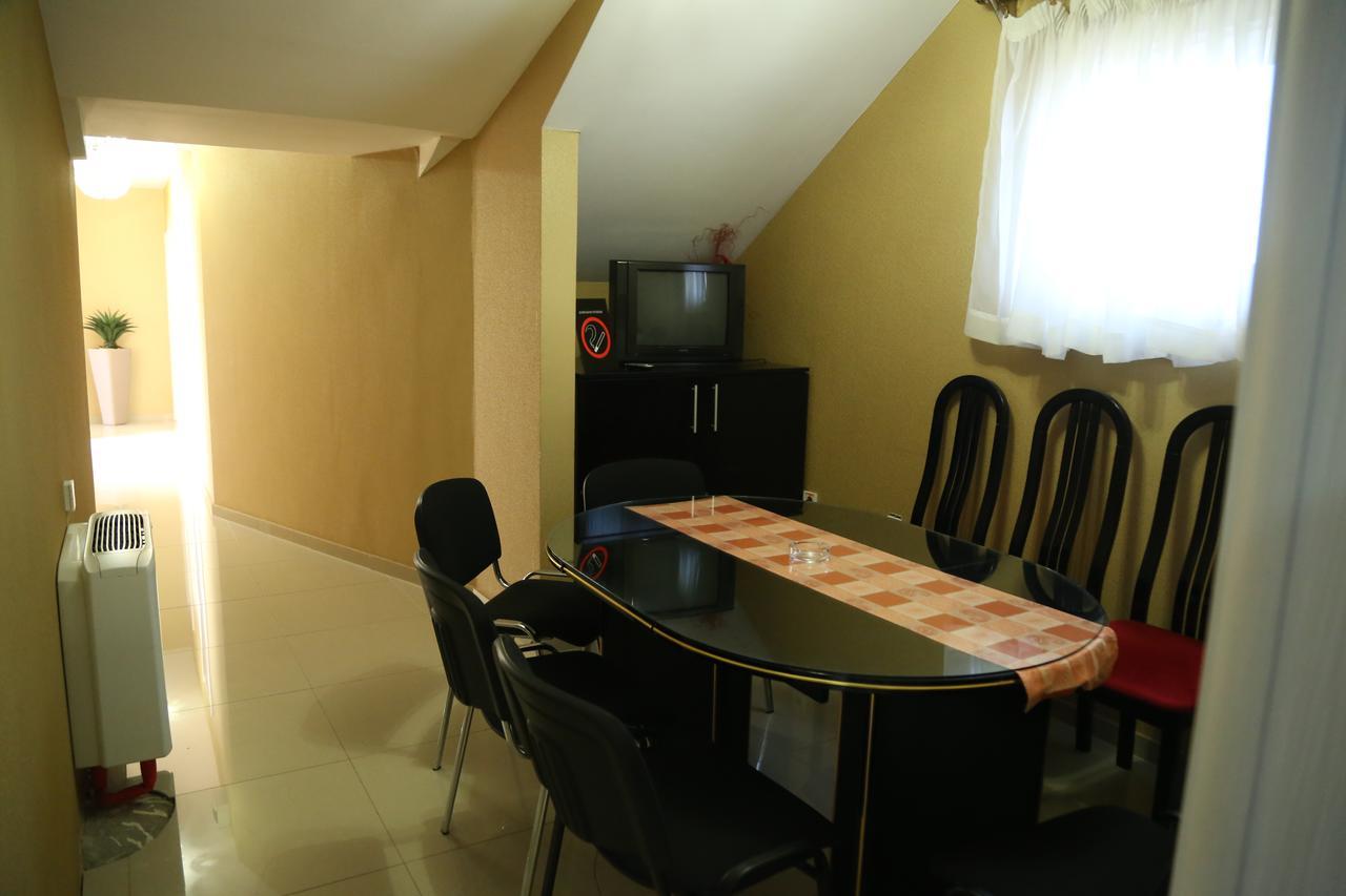 B&B Vila Bela Ruza Sremska Mitrovica Luaran gambar